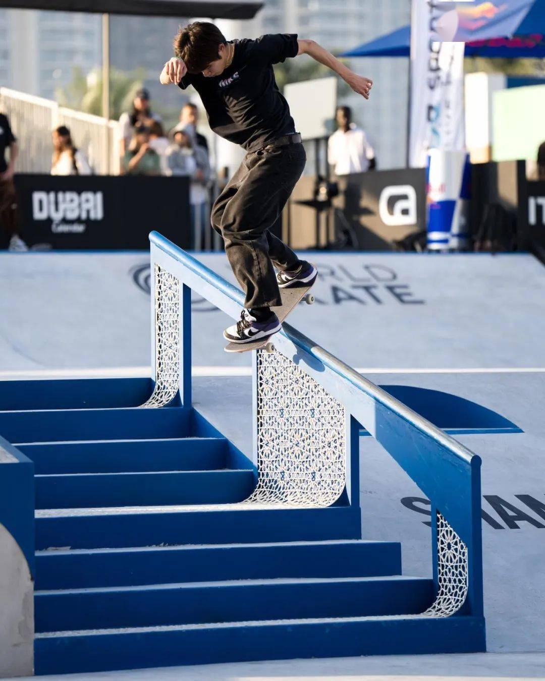 开云体育APP下载-极限滑板赛，年轻选手再创新高