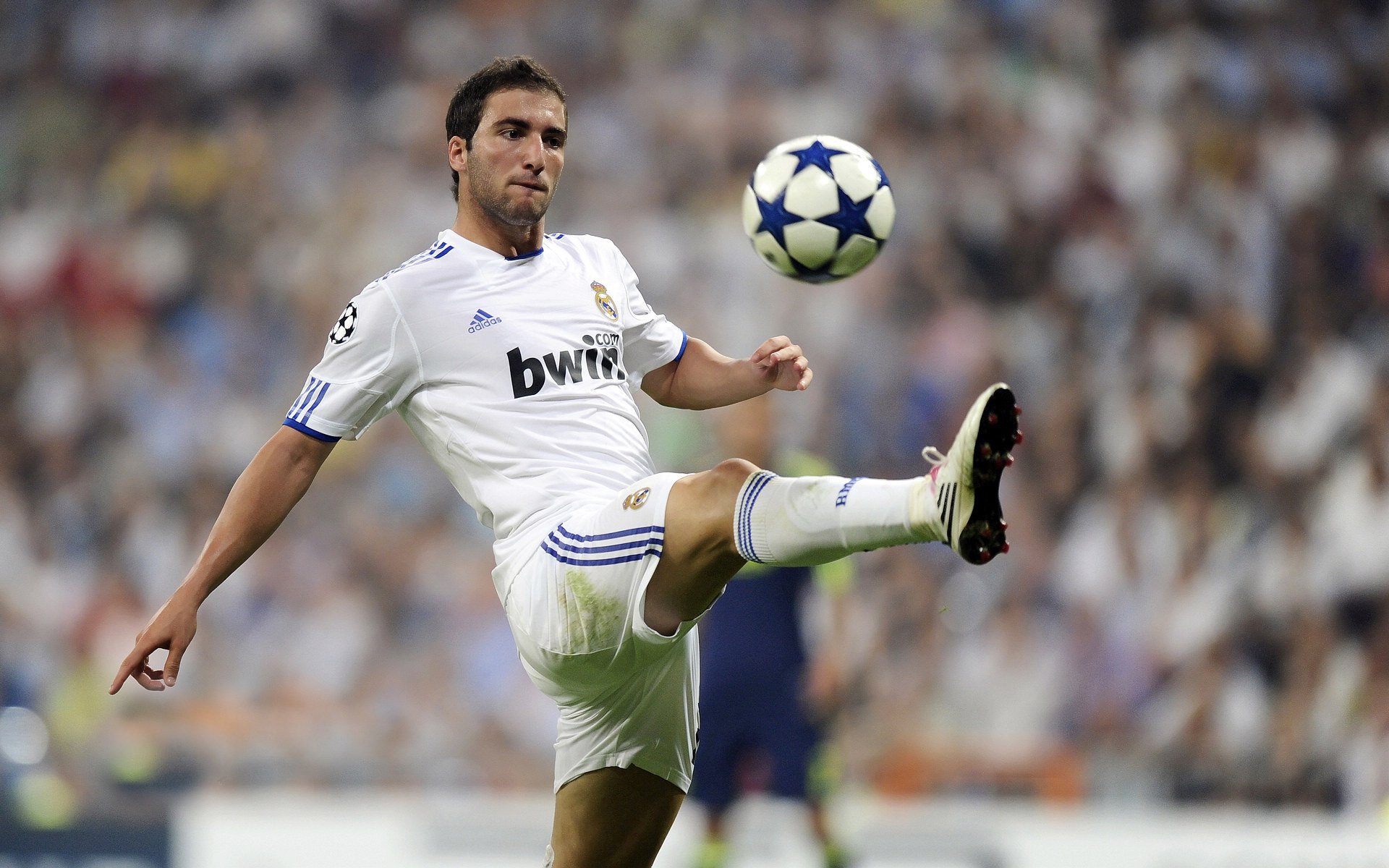 英超球员赛后肌肉恢复曲线与训练调整匹配度,英超球员体能